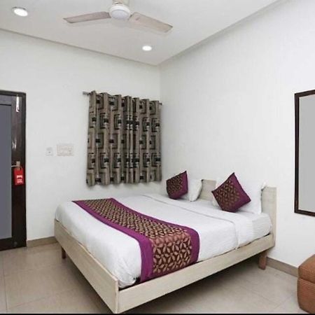 Deluxe Rooms In Jangpura 뉴델리 외부 사진