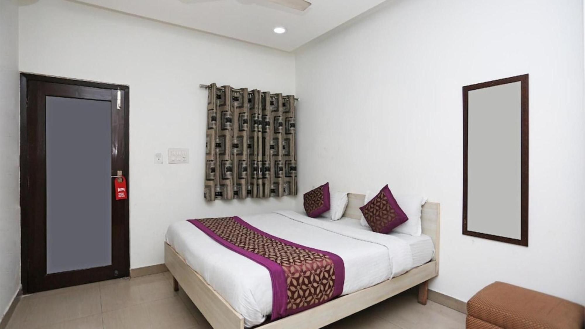 Deluxe Rooms In Jangpura 뉴델리 외부 사진