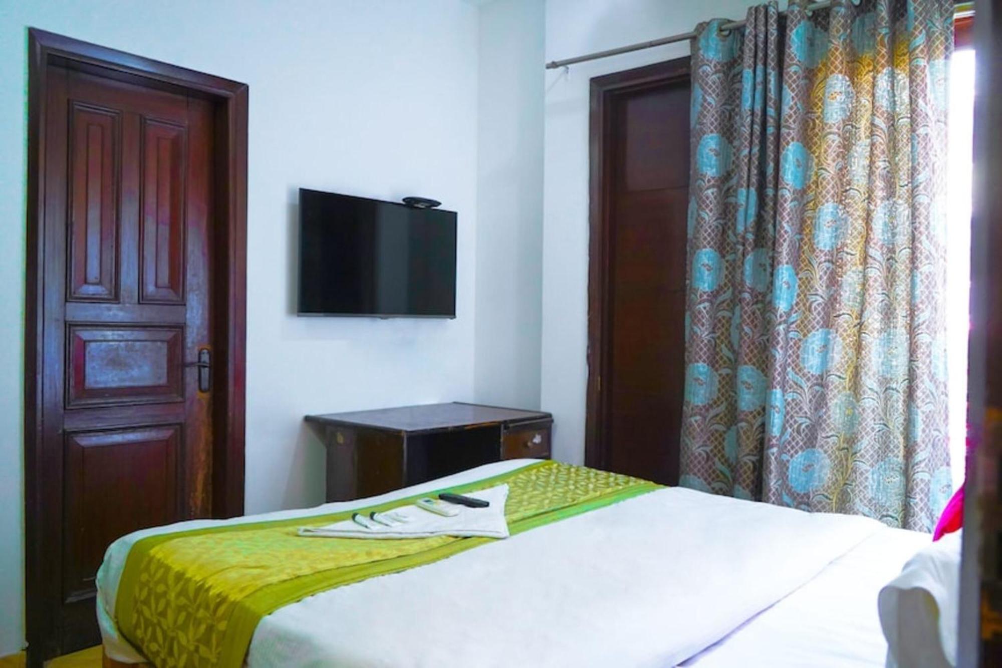 Deluxe Rooms In Jangpura 뉴델리 외부 사진