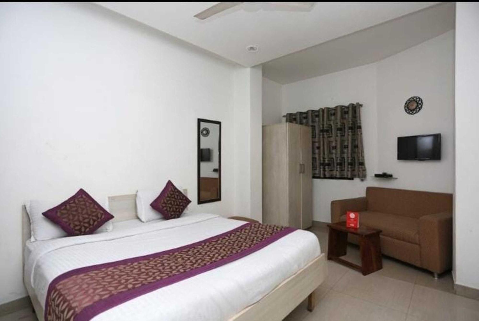 Deluxe Rooms In Jangpura 뉴델리 외부 사진