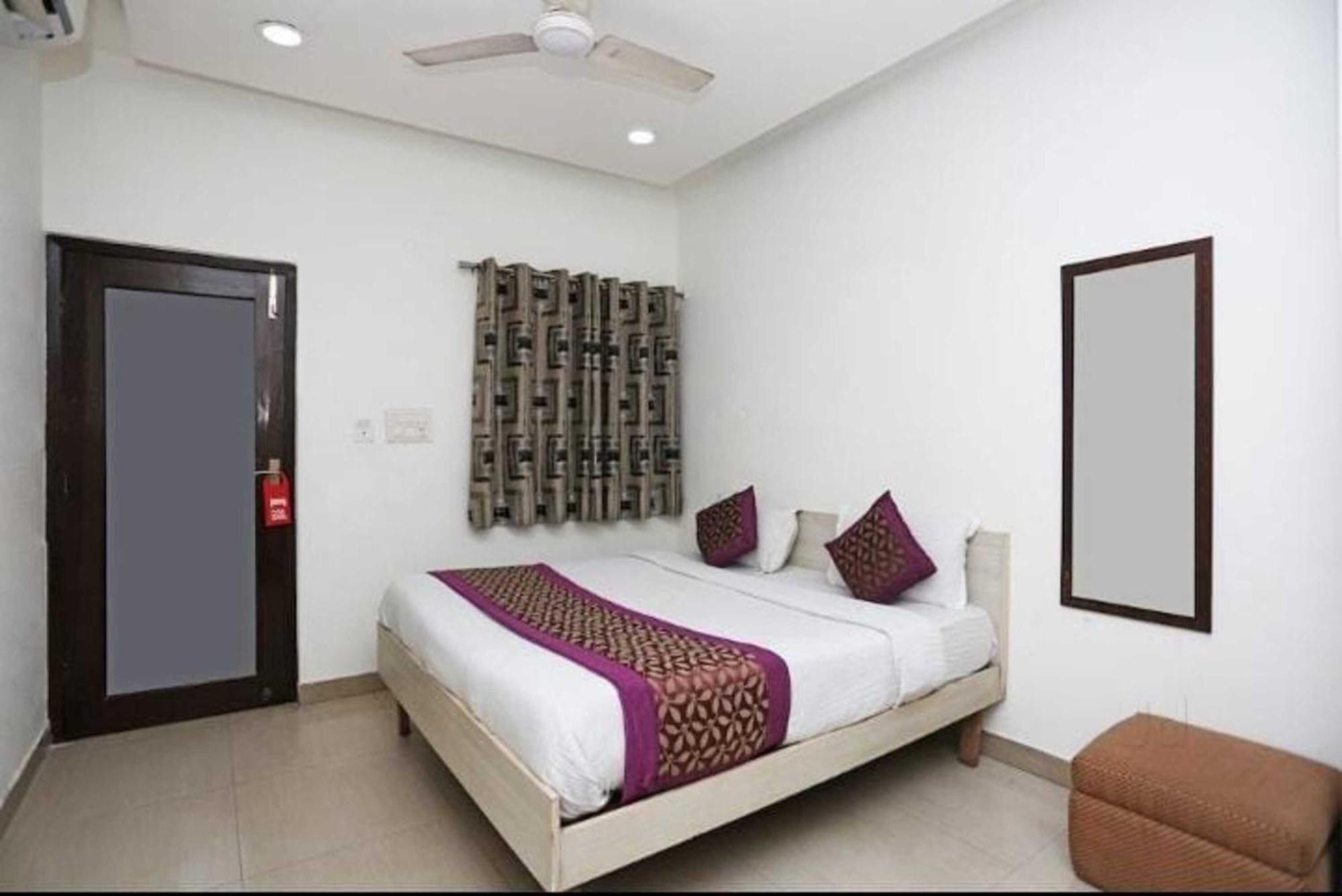 Deluxe Rooms In Jangpura 뉴델리 외부 사진