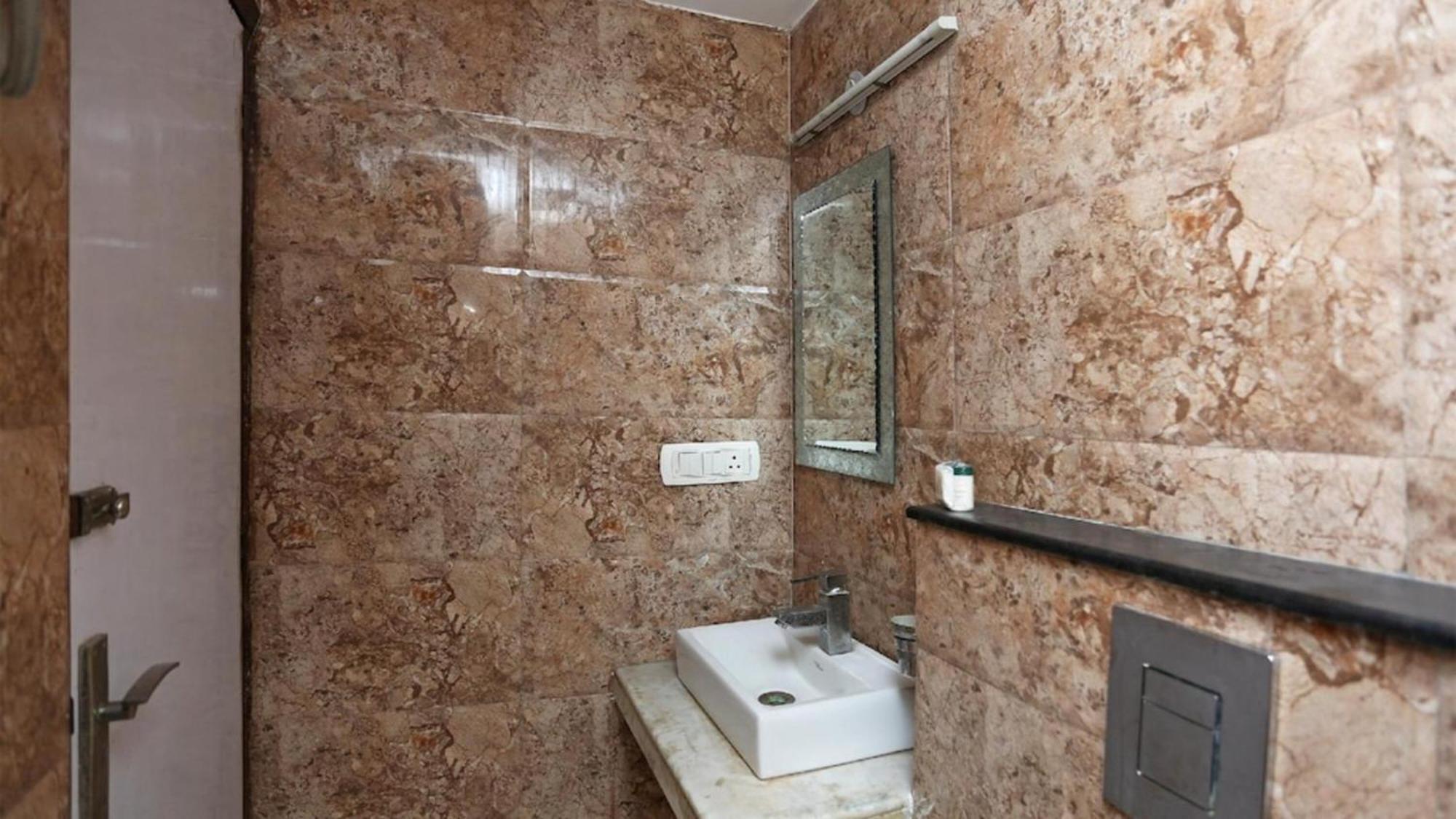 Deluxe Rooms In Jangpura 뉴델리 외부 사진