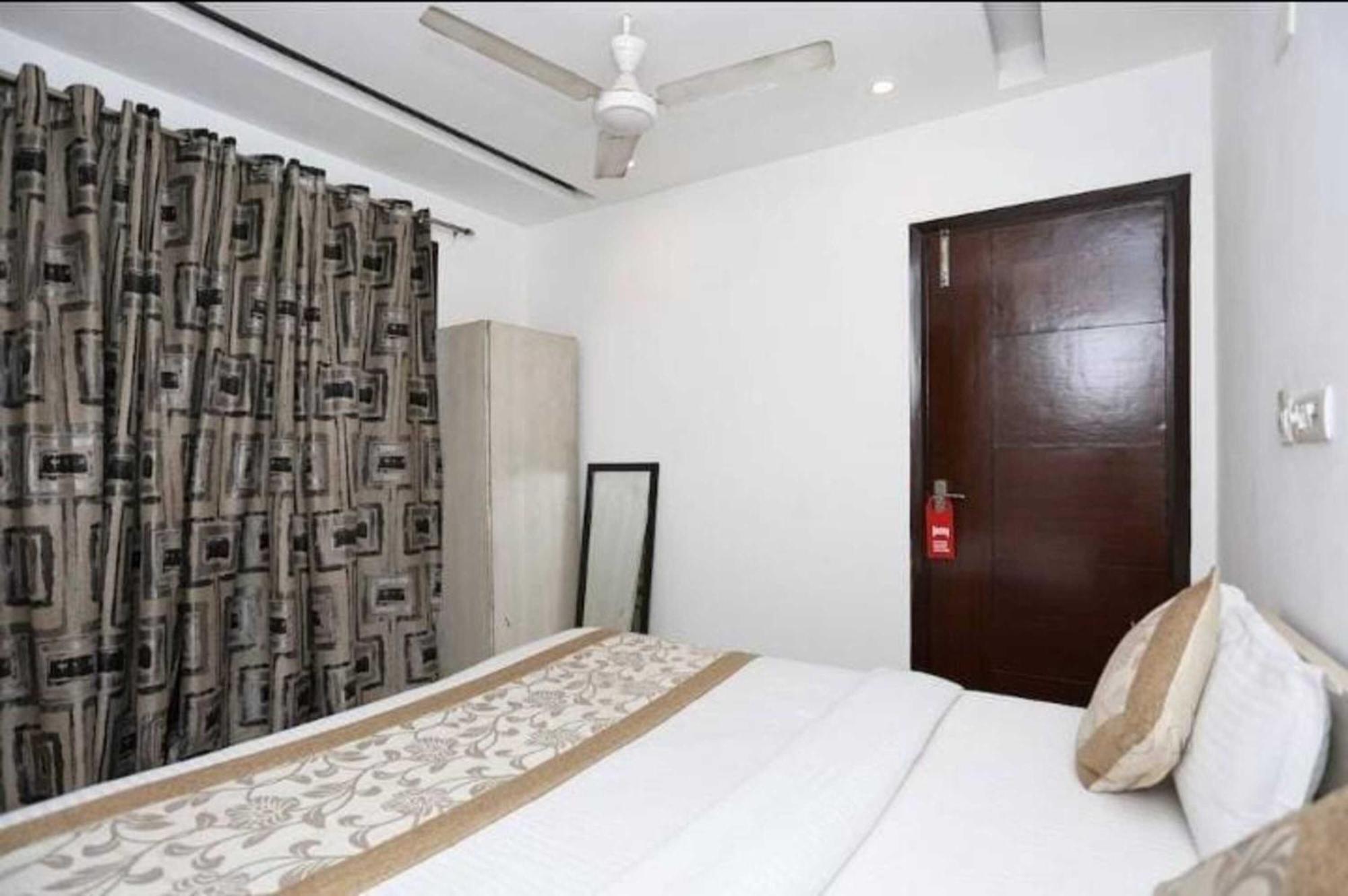 Deluxe Rooms In Jangpura 뉴델리 외부 사진