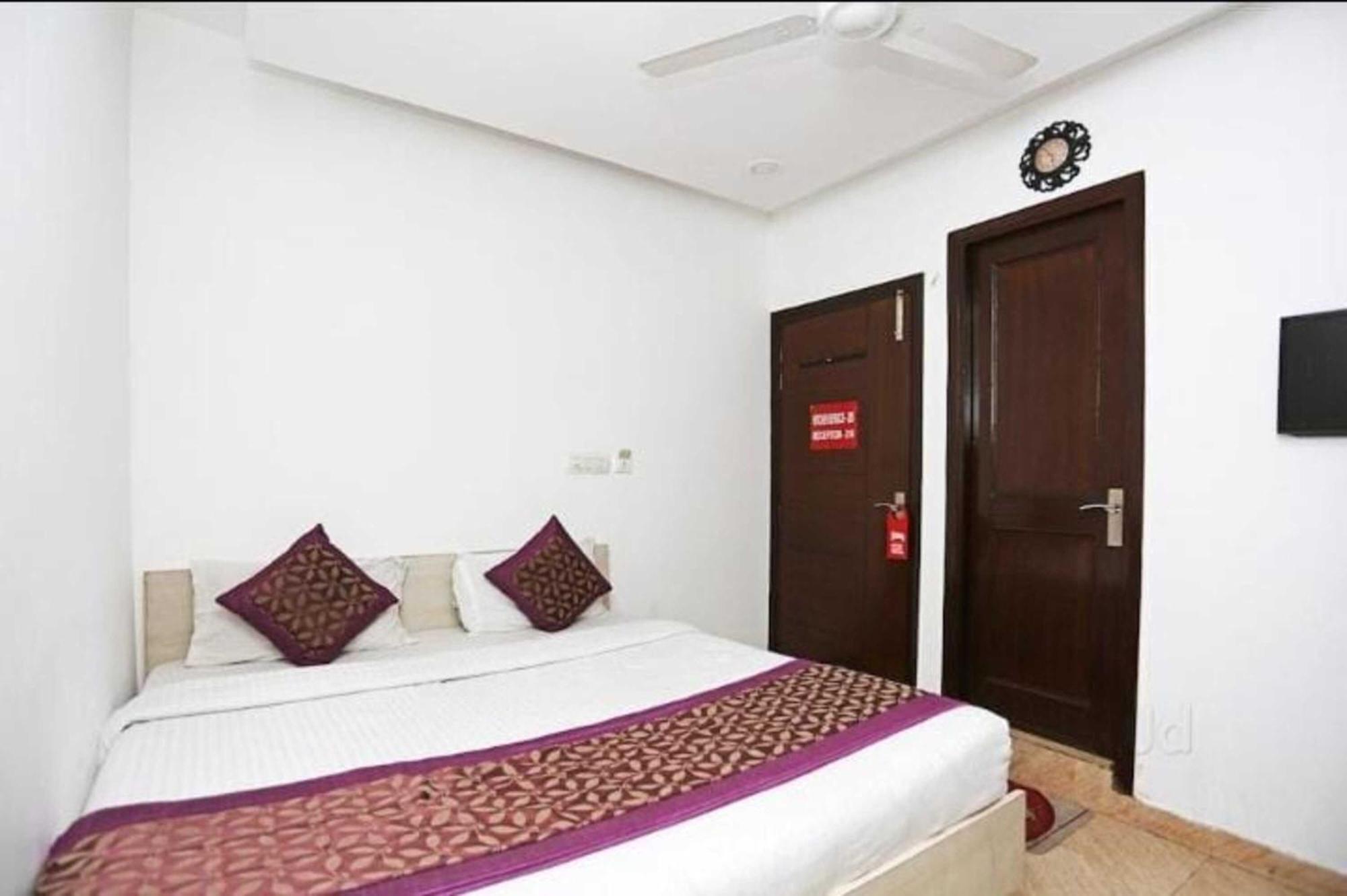 Deluxe Rooms In Jangpura 뉴델리 외부 사진