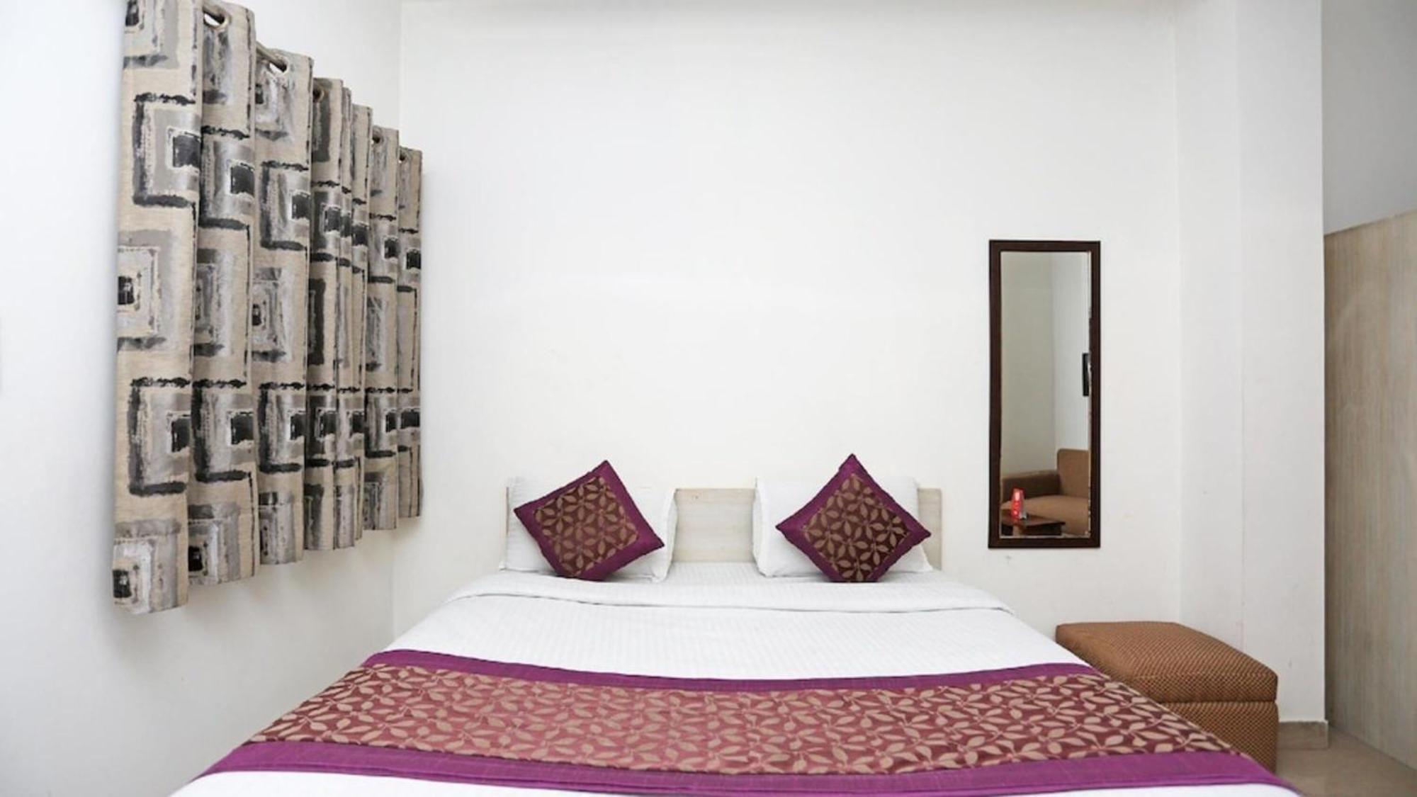 Deluxe Rooms In Jangpura 뉴델리 외부 사진