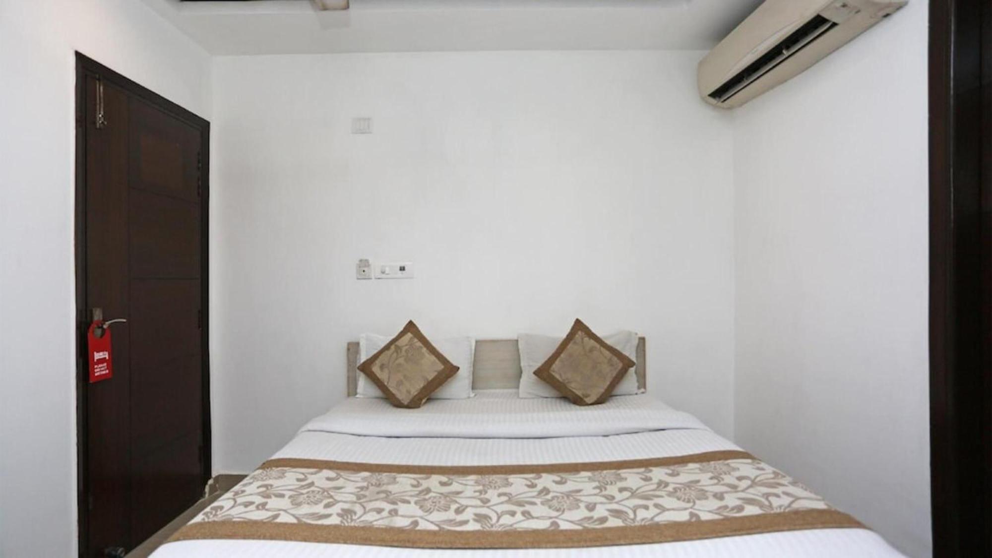 Deluxe Rooms In Jangpura 뉴델리 외부 사진