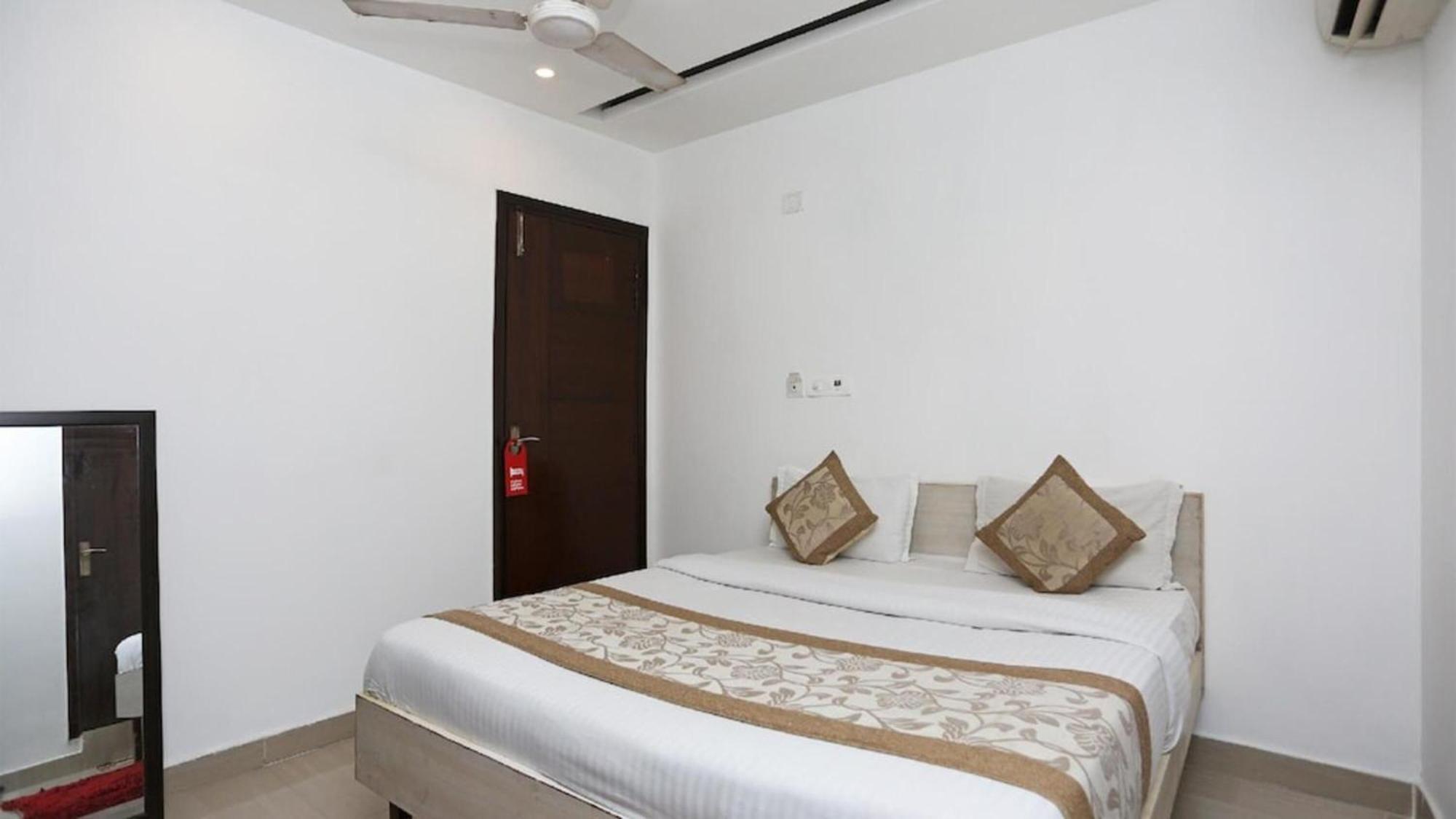 Deluxe Rooms In Jangpura 뉴델리 외부 사진